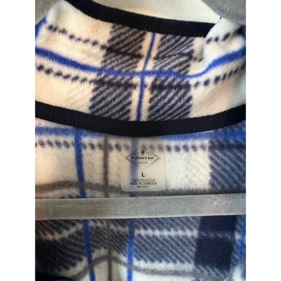 St. John Bay Women's Blue and White Plaid Pullover Sweater Size Large - Picture 2 of 3